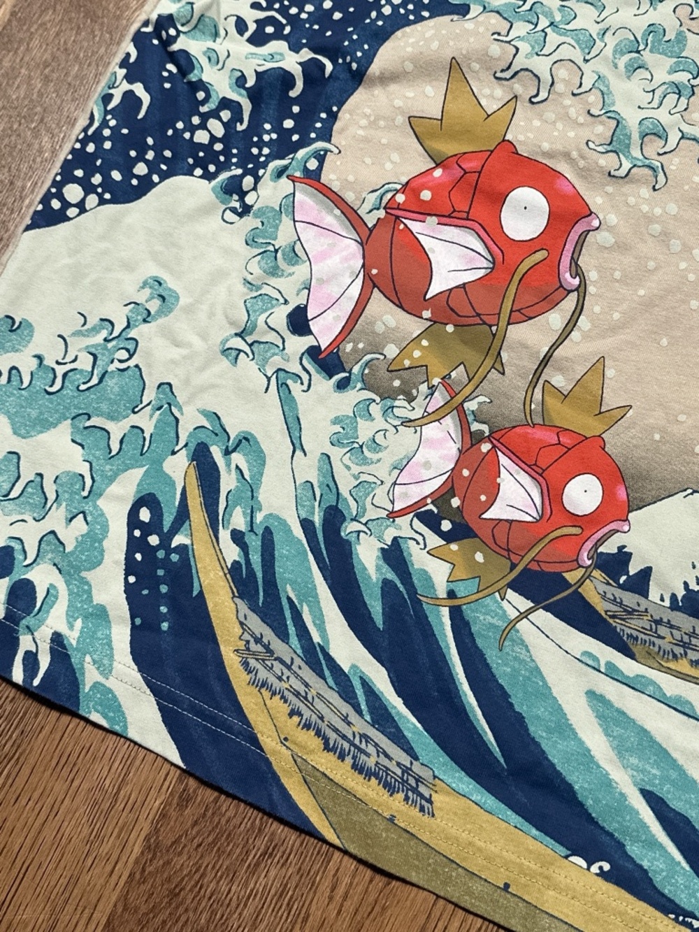Uniqlo x Pokemon Magikarp Hokusai UTGP Design Competition T Shirt Mens XS - Picture 3 of 9